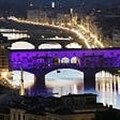 La Fiorentina compie 90 anni e il Ponte Vecchio si tinge di viola