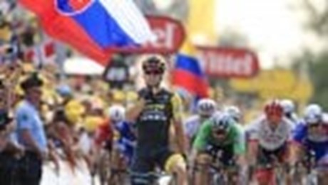 Tour de France, Groenewegen sorprende Gaviria e Sagan. Van Avermaet resta in giallo