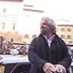 Firenze, Grillo: Chiamatemi l'elevato. E sale sul predellino come Berlusconi